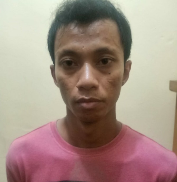 Adek Irawan alias Dedek, 32, ditangkap dirumahnya Jalan Ardagusema Delitua, Kel Delitua Timur, Kec Delitua, Kab Deli Serdang, Minggu (28/6) sekira pukul 17.00 WIB.