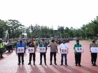 Kapolda Sumut Irjen Pol Martuani Sormin pimpin langsung pelepasan pasukan gabungan TNI dan Polri yaitu Bhabinkamtibmas dan Babinsa untuk menyalurkan 1.200 paket tersebut di lapangan KS Tubun Mapolda Sumut