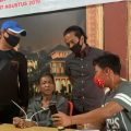 Tersangka Alex Afiantara Kawilarang, 60, setelah ditangkap Tim Elang Intelmob Satuan Brimob Polda Sumut dari kawasan Jalan Brigjen Katamso, Kecamatan Medan Maimun, Senin (1/6/2020) malam.