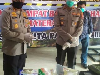 Kapolrestabes Medan Kombes Pol Riko Sunarko didampingi Kapolsek Patumbak, Kompol Arpin Facrheza, dalam paparannya di Loby Polrestabes Medan Medan , Rabu (3/6/2020).