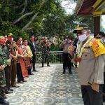 Kapolda Sumut Irjen Pol Martuani Sormin saat mengunjungi Desa Garoga, Kec Simanindo Kab Samosir, Kamis (4/6/2020) siang.