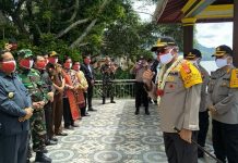Kapolda Sumut Irjen Pol Martuani Sormin saat mengunjungi Desa Garoga, Kec Simanindo Kab Samosir, Kamis (4/6/2020) siang.