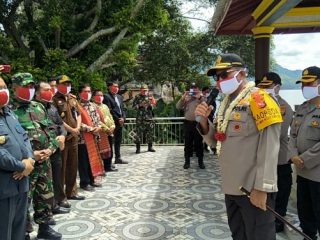 Kapolda Sumut Irjen Pol Martuani Sormin saat mengunjungi Desa Garoga, Kec Simanindo Kab Samosir, Kamis (4/6/2020) siang.