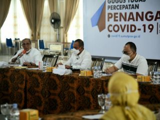 Penasehat Ikatan Dokter Anak Indonesia (IDAI) Sumatera Utara (Sumut) Guslihan Dasa Tjipta saat melakukan pertemuan bersama Edy Rahmayadi di Pendopo Rumah Dinas Gubernur, Senin (8/6/2020).