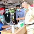 Plt Walikota Medan, Akhyar Nasution saat ikut rapid test massal di Pelataran Parkir RS USU, Selasa (9/6/2020).