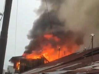 Api Hanguskan 10 Rumah dan Kios di Jalan Meranti