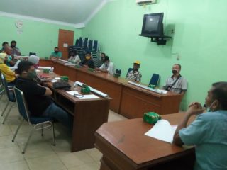 rapat koordinasi dan komunikasi dengan pengurus Pengcab/Pengkot serta KONI Kecamatan, di ruang rapat KONI Medan, Rabu 6/2020).