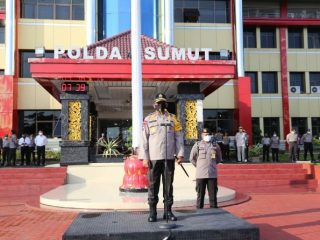 Apel pagi di Lapangan KS Tubun Mapolda Sumut dipimipin oleh Kapolda Sumatera Utara (Sumut) Irjen Pol Martuani Sormin, Senin (15/06/2020).