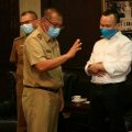 Plt Walikota Medan, Akhyar Nasution sedang berbincang dengan perwalian PT PLN Persero di Ruang Walikota, Senin (15/6/2020)
