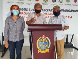Ketua SMSI Sumut Zulfikar Tanjung (tengah), Wakil Ketua H Agus S Lubis dan Sekretaris Erris J Napitupulu (kiri).