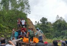 Evakuasi jenazah di Desa Kuta Bayu Kec Gunung Meriah Kab Deli Serdang, Selasa (16/6/2020).
