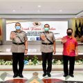 Kepala Inspektorat Pemerintah Provinsi Sumatera Utara (Sumut) Larso Marbun (paling kiri) menghadiri serah terima jabatan Ketua Pelaksana Unit Pemberantas Pungli (UPP) Provinsi Sumut dari Kombes Pol Eko Kristianto kepada Kombes Pol Armia Fahmi di Aula Raja Inal Siregar Lantai 2 Kantor Gubernur Sumut Jalan Pangeran Diponegoro Medan, Jumat (19/6/2020).