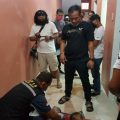 Petugas Polsek Medan Kota dan Inafis Polrestabes Medan identifikasi jasad Ikhsan dan Rafa.