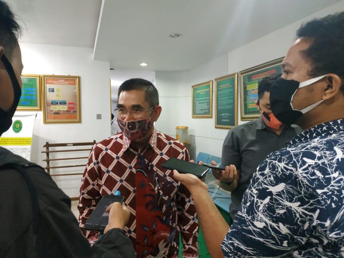 Mantan Ketua MK, Hamdan Zoelva, usai memberikan keterangan di PTUN Jakarta