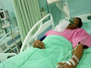 Pekerja buruh bangunan itu alami luka parah setelah terjatuh dari lantai dua rumah yang dikerjakannya di Jalan Denai Medan