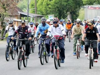 Salah satu kegiatan olahraga yang ramah lingkungan dengan bersepeda.