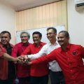 Japorman Saragih (2 dari kiri) dan Djarot (3 dari kiri) bersama dalam sebuah kesempatan beberapa waktu lalu. Japorman mengundurkan diri sebagai Ketua DPD PDI Perjuangan Sumut.