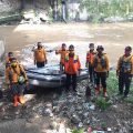 BPBD Kota Medan menyusuri sungai guna memberikan sosialisasi adaptasi kebiasaan baru kepada masyarakat yang tinggal di bantaran sungai.