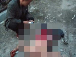 Plores Panjaitan, 36, warga Dusun Bandar Mariah Nagori Bandar Sauhur Kec Purba Kab Simalungun tewas bersimbah darah ditengah jalan.