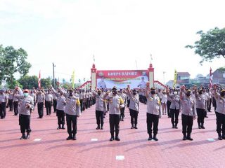 Dipimpin Kapolda Sumut Irjen Pol Martuani Sormin, Korps Raport Kenaikan Pangkat salah satunya adalah Kabid Propam Polda Sumut, yang menerima setingkat lebih tinggi. Dari sebelumnya AKBP menjadi Kombes Pol Donald P Simanjuntak.