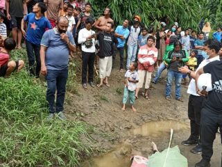 Suasana saat penemuan mayat di Sungai Deli, Jalan Avros, Medan Polonia, Senin (27/7/2020).