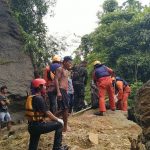 Tim SAR Gabungan saat melakukan pencarian mahasiswa USU korban banjir bandang Sungai Lau Tuntungan.