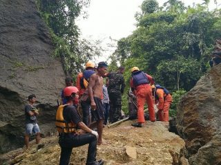 Tim SAR Gabungan saat melakukan pencarian mahasiswa USU korban banjir bandang Sungai Lau Tuntungan.
