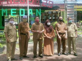 Para guru SMPN 29 Kota Medan