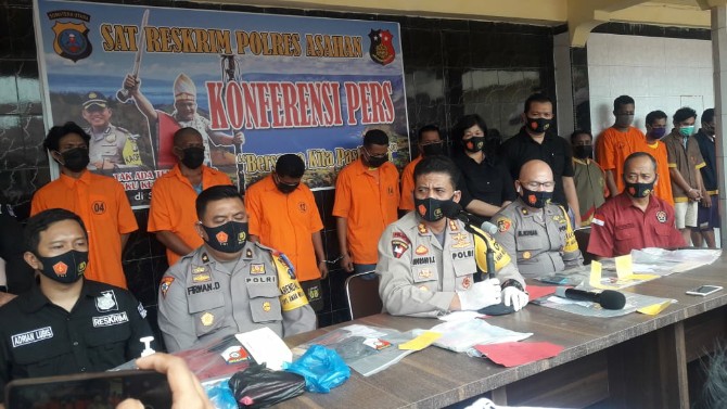 Konferensi Pers terkait terungkapnya kasus perjudian yang dipimpin Kapolres Asahan, AKBP Nugroho Dwi Karyanto.