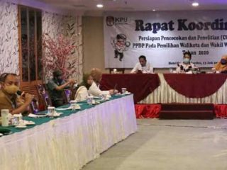 Rapat Koordinasi Persiapan Pencocokan dan Penelitian (coklit) oleh Petugas Pemutakhiran Data Pemilih (PPDP) yang digelar Komisi Pemilihan Umum (KPU) Medan di Hotel Emeral Garden