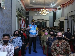 Kapolda bersama peserta seleksi penerimaan Taruna Akpol dan Tamtama Polri 2020 melalui Sarana Vidcon