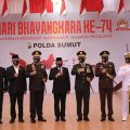 Turut dihadiri oleh Gubernur Sumut, Pangdam I/BB, Wakil Ketua DPRD Sumut, Kajati Sumut, Danlantamal I Belawan, Pangkosek Hanudnas III, Ka BNNP Sumut, Kabinda Prov Sumut, serta Pejabat Utama Polda Sumut.