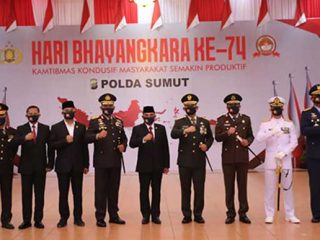 Turut dihadiri oleh Gubernur Sumut, Pangdam I/BB, Wakil Ketua DPRD Sumut, Kajati Sumut, Danlantamal I Belawan, Pangkosek Hanudnas III, Ka BNNP Sumut, Kabinda Prov Sumut, serta Pejabat Utama Polda Sumut.