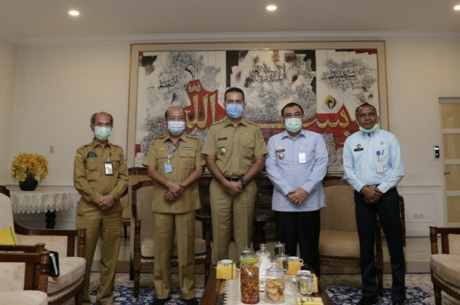 Musa Rajekshah saat menerima audiensi Kepala Kanwil Kemenkum HAM Sumut Sutrisno beserta rombongan di Rumah Dinas Wagub Jalan Teuku Daud, Medan.
