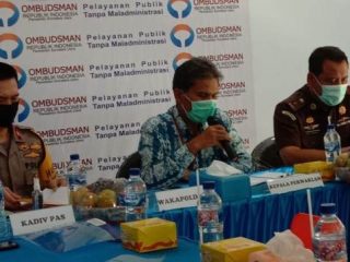 Kepala Ombudsman RI Sumut, Abyadi Siregar (tengah) memaparkan hasil asesment cepat pihaknya tentang kondisi tahanan. Turut hadir Wakapoldasu dan Aspidum Kejatisu.(finta/kaldera)