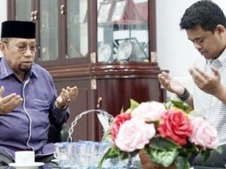 Ketua MUI Medan Prof Mohd Hatta saat bertemu dengan Bobby Nasution. (ist/kaldera)