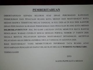 Pengumuman penutupan kantor Dinas Perkim dan Tata Ruang Kota Medan. (reza/kaldera)
