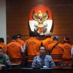 KPK menahan 11 mantan anggota DPRD Sumut(detik.com)