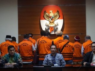 KPK menahan 11 mantan anggota DPRD Sumut(detik.com)