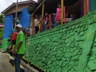 Suasana kampung warna warni