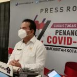 Kepala Dinas Kesehatan Kota Medan, Edwin Effendi saat konferensi pers.