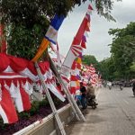 Pedagang Bendera di Medan Gelar Lapak di Trotoar Jalan