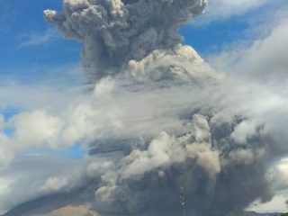 Sinabung Erupsi Senin Pagi, Tinggi Kolom Abu 5.000 Meter dari Puncak