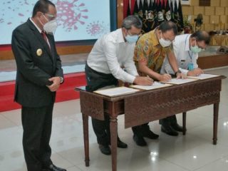 Penandatanganan MoU oleh Sekda Kota Medan, Wiriya Alrahman di Rumah Dinas Gubernur Sumatera Utara Jalan Jenderal Sudirman No 41, Kelurahan Anggrung, Kecamatan Medan Polonia, Jumat (14/8/2020).