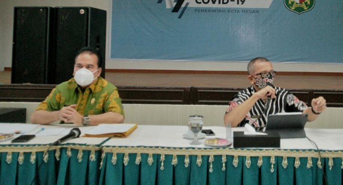 Kadis Kesehatan Kota Medan, Edwin Effendi saat menyampaikan tentang penyebaran Covid-19 yang semakin tinggi di Kota Medan.