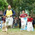Perlombaan Lompat Goni yang di gelar oleh GMB di Medan Zoo, Senin (17/8/2020).