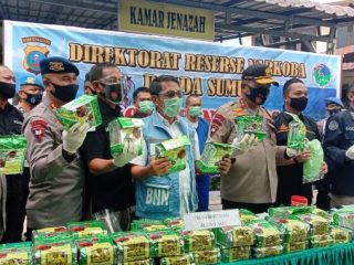 Direktorat Resnarkoba Polda Sumatera Utara (Sumut) memperlihatkan barang bukti sabu seberat 23 kilogram pada Jumat (19/6/2020) lalu.
