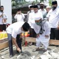 Proses peletakan baru pertama oleh Bupati Asahan, Surya l di Rumah Tahfiz Daarul Quran, Rabu (19/8/2020).