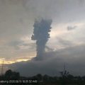Gunung Sinabung Kembali Erupsi Malam Ini, Kolom Abu 4 Km Diatas Puncak