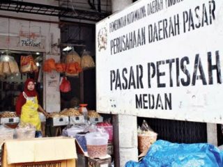 Pasar Petisah, salah satu pasar tradisional di Kota Medan milik Pemko Medan. Saat ini keberadaan pasar tradisional masih kurang di Kota Medan.